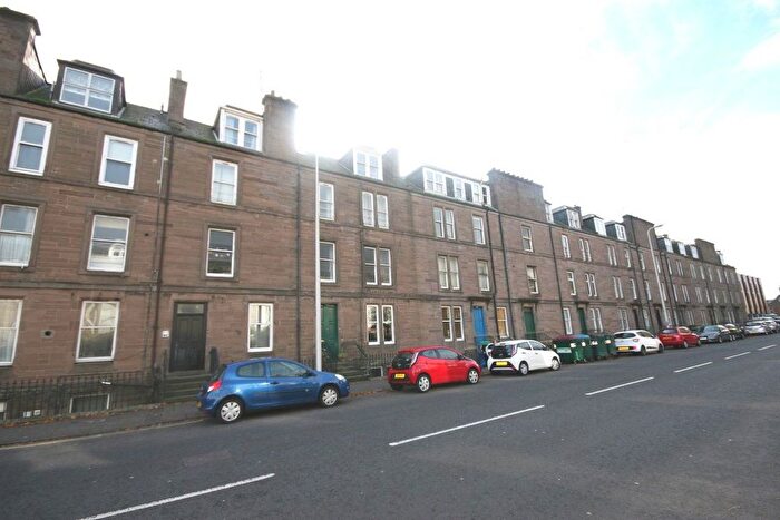 3 Bedroom Flat To Rent In Perth Road, Dundee, DD2