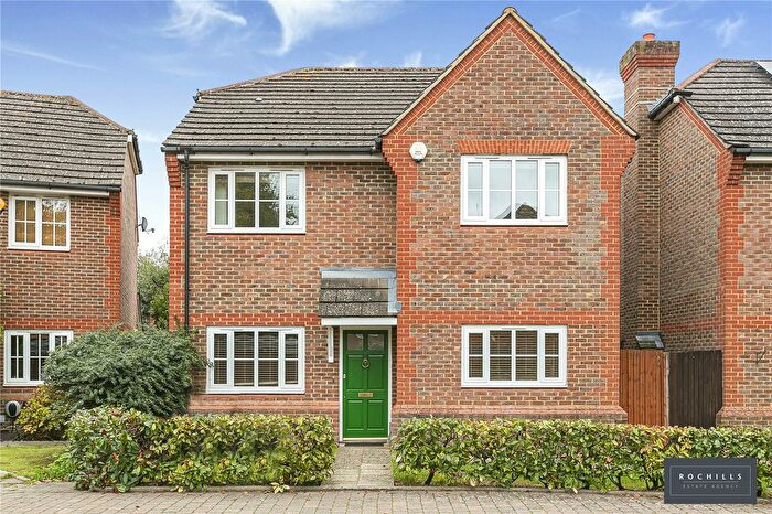 4 Bedroom Detached House For Sale In Knights Close, West Molesey, Surrey, KT8