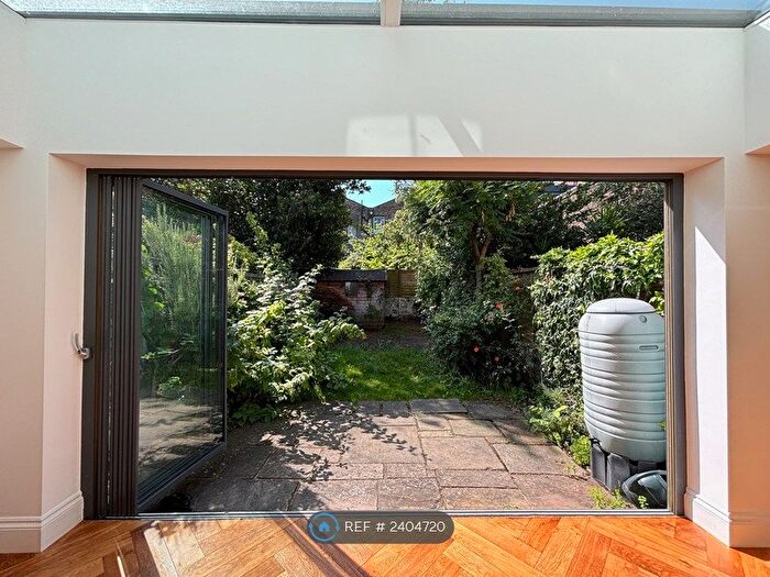 3 Bedroom Terraced House To Rent In St Leonard's Square, London, NW5