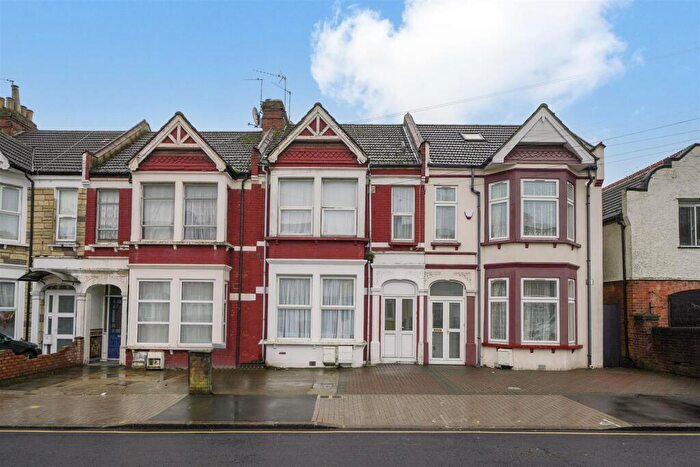 2 Bedroom Flat To Rent In London Road, Wembley, HA9