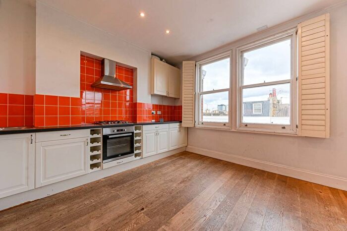 3 Bedroom Flat To Rent In Munster Road, Munster Village, London, SW6