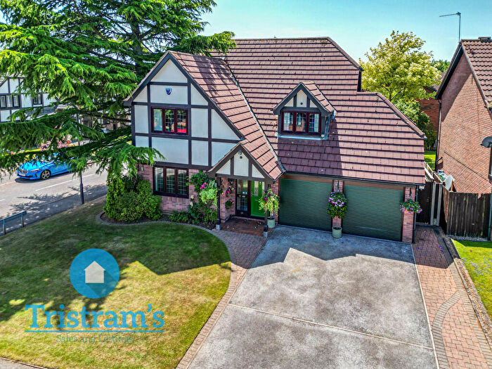 4 Bedroom Detached House For Sale In Gunnersbury Way, Nuthall, NG16