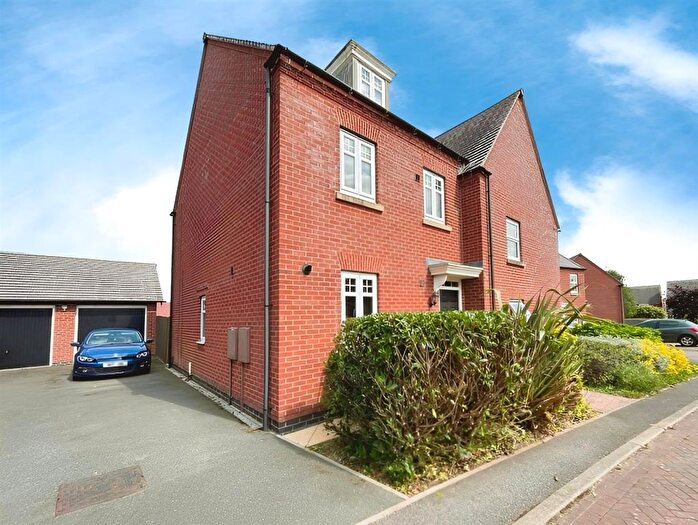 3 Bedroom Semi-detached House For Sale In Chelmsford Close, Church Gresley, Swadlincote, DE11