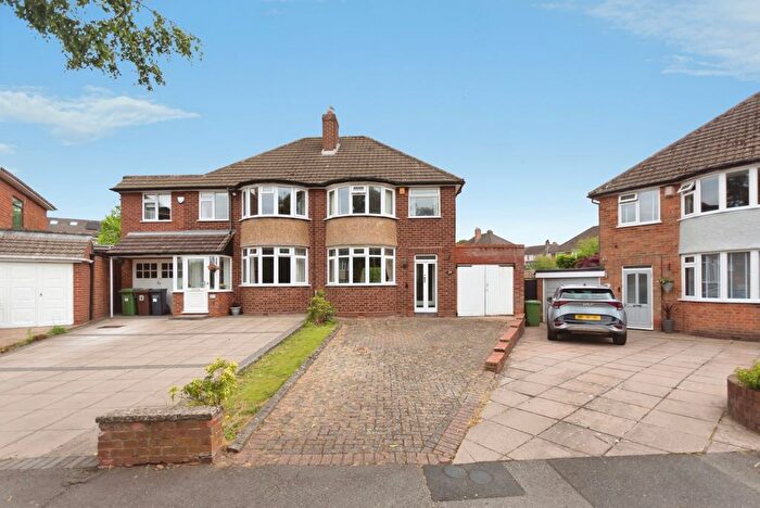 3 Bedroom Semi Detached House For Sale In Streamside Way, Solihull, West Midlands, B92