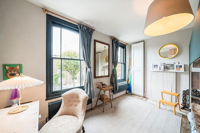 3 Bedroom House For Sale In Tyneham Road, Shaftesbury Estate, SW11