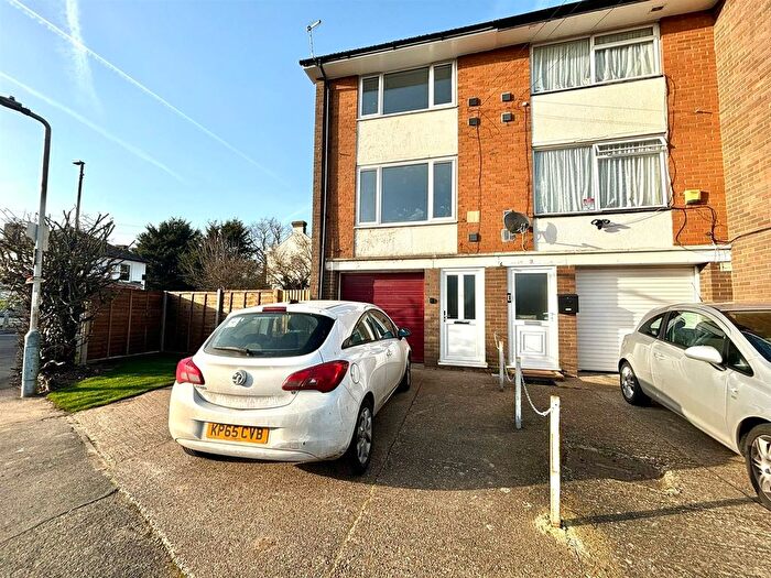 3 Bedroom End Terrace House To Rent In Vincent Close, Sipson, West Drayton, UB7