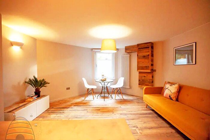 2 Bedroom Flat To Rent In Ladybarn Road Manchester, M14