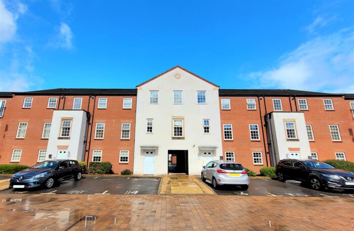 2 Bedroom Apartment To Rent In Highwood Court, Horseshoe Crescent, Great Barr, B43
