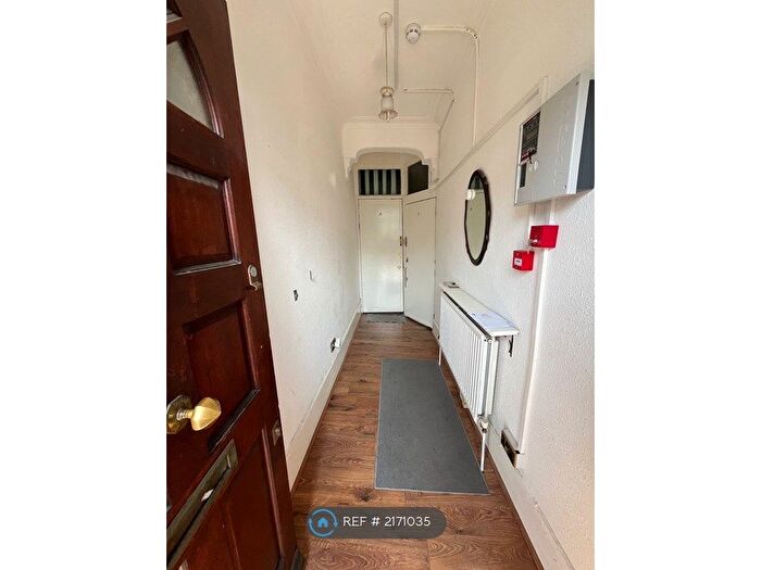 3 Bedroom Flat To Rent In Truro Road, London, N22