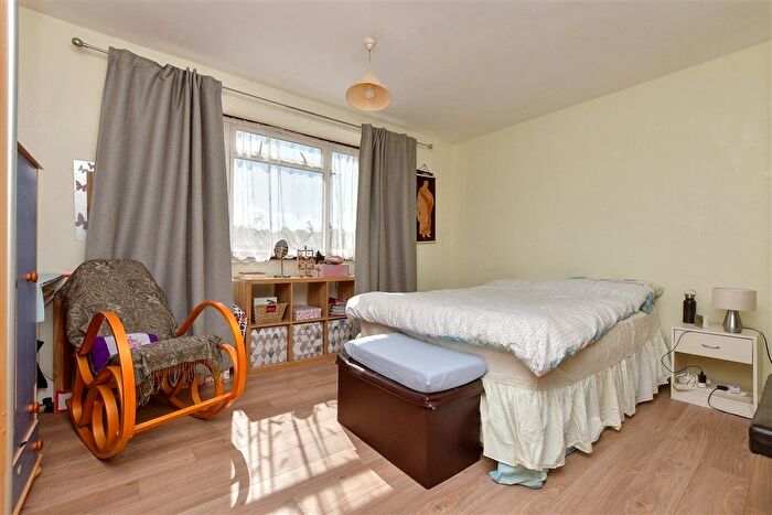 3 Bedroom Semi-detached House For Sale In Nickleby Close, Rochester, Kent, ME1