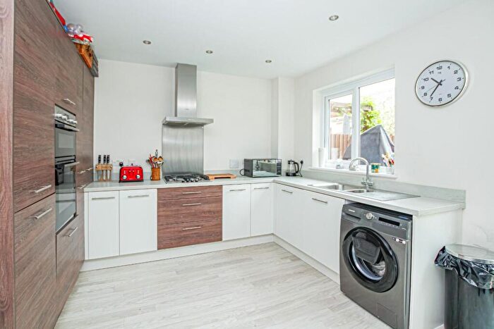 3 Bedroom End Of Terrace House For Sale In Shackleton Grove, Leighton Buzzard, LU7