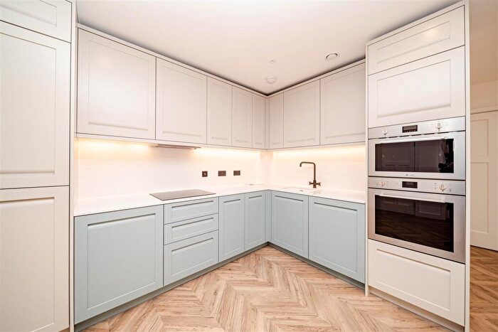 2 Bedroom Apartment To Rent In Brook Street, Kingston Upon Thames, KT1