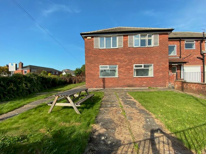 2 Bedroom Apartment To Rent In Kepstorn Court, LS16