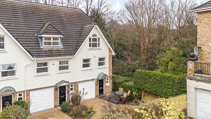 3 Bedroom End Of Terrace House For Sale In Penners Gardens, Surbiton, KT6