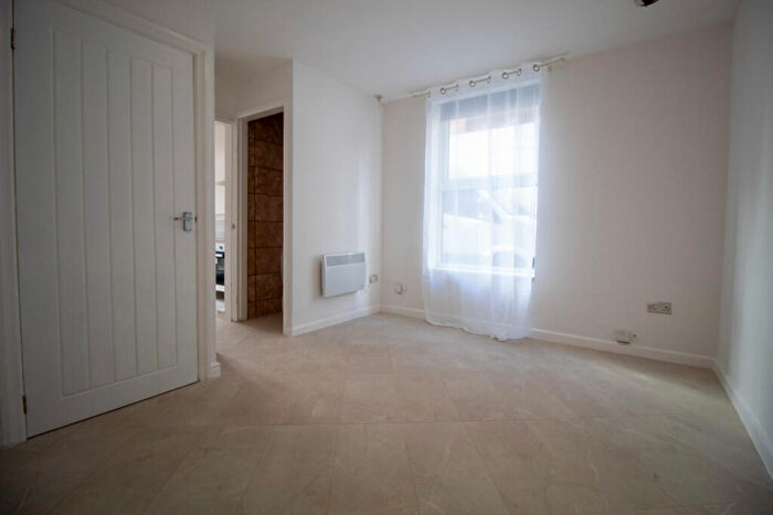 1 Bedroom Flat To Rent In Vale Road, Colwick, Nottingham, NG4