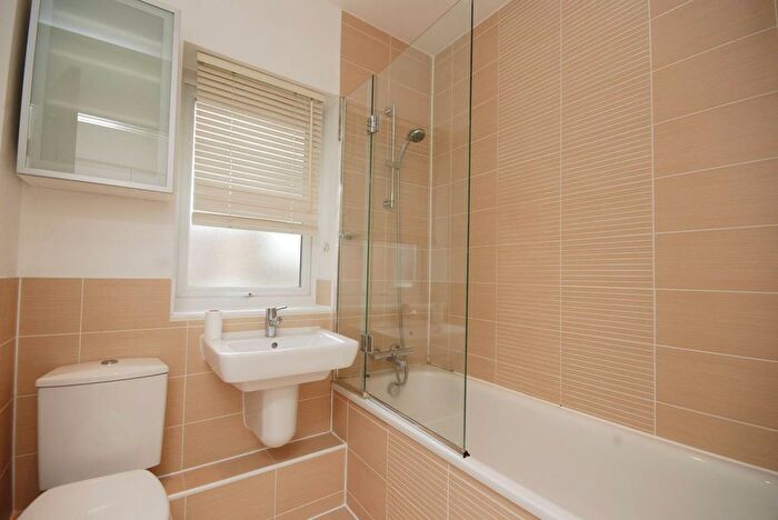 2 Bedroom Flat To Rent In Britannia Road, Surbiton, KT5