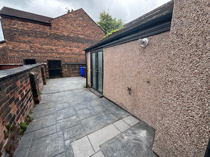 1 Bedroom Flat To Rent In Queens Avenue, Tunstall, ST6