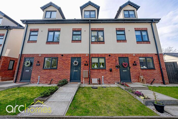 4 Bedroom Town House For Sale In Leyland Street, Hindley, Wigan, WN2