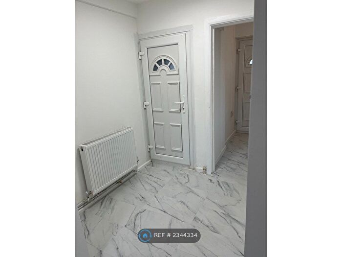 4 Bedroom End Of Terrace House To Rent In Ashcroft Grove, Birmingham, B20