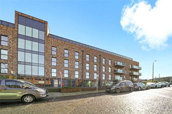 2 Bedroom Apartment To Rent In Station Approach, London, SE26