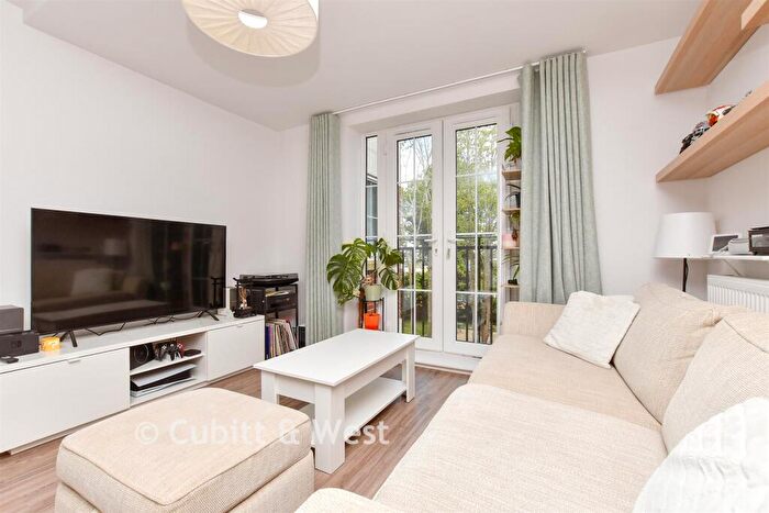 2 Bedroom Apartment For Sale In Purley Hill, Purley, Surrey, CR8