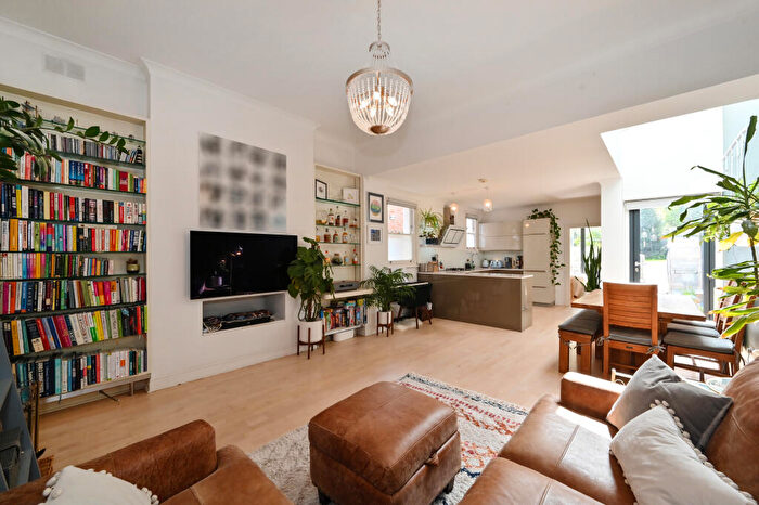 2 Bedroom Apartment For Sale In Minster Road, London, NW2