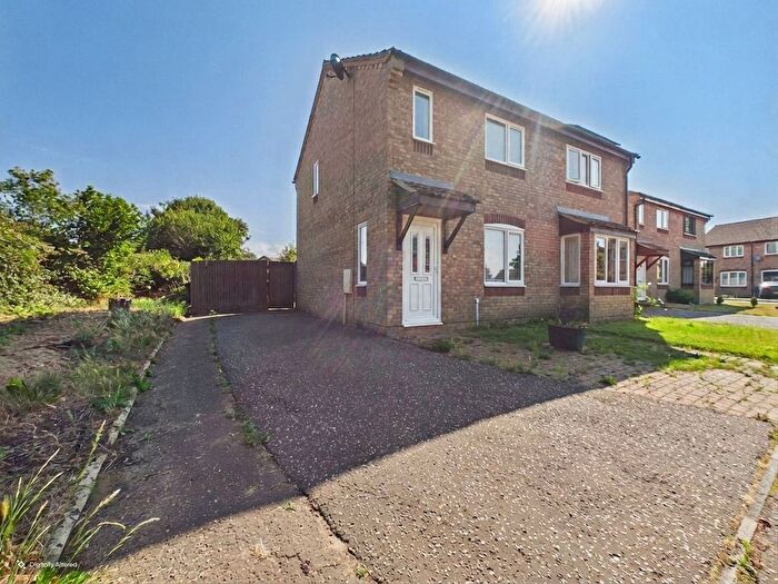 2 Bedroom Semi-Detached House For Sale In Suffield Close, Long Stratton, Norwich, NR15