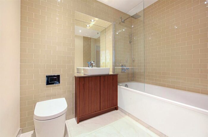 1 Bedroom Apartment For Sale In Duckman Tower, Lincoln Plaza, Canary Wharf, E14