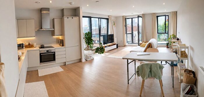 2 Bedroom Flat To Rent In Hoxton Street, London, N1