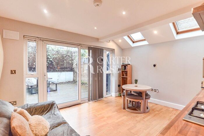 2 Bedroom Flat To Rent In Kellino Street, Tooting Broadway, SW17