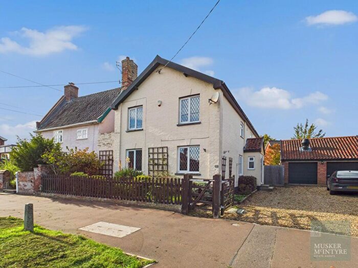 4 Bedroom Link Detached House For Sale In London Road, Harleston, IP20