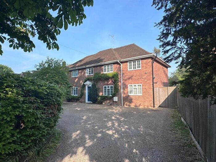 5 Bedroom Detached House For Sale In Andover Road, Newbury, RG14