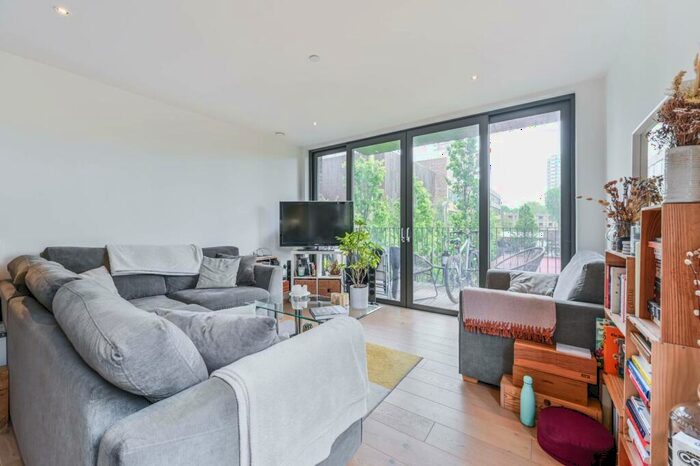2 Bedroom Flat To Rent In Cobalt Place, Battersea, London, SW11