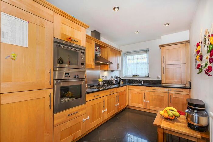 2 Bedroom Flat To Rent In Warren House, Beckford Close, Kensington, London, W14
