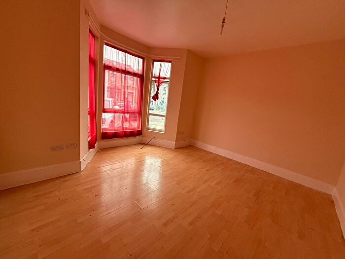 1 Bedroom Flat To Rent In St. Albans Road, Ilford, IG3