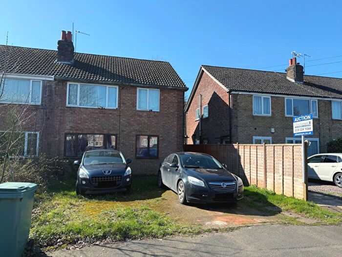 2 Bedroom Maisonette For Sale In Tudor Road, Nuneaton, Warwickshire, CV10