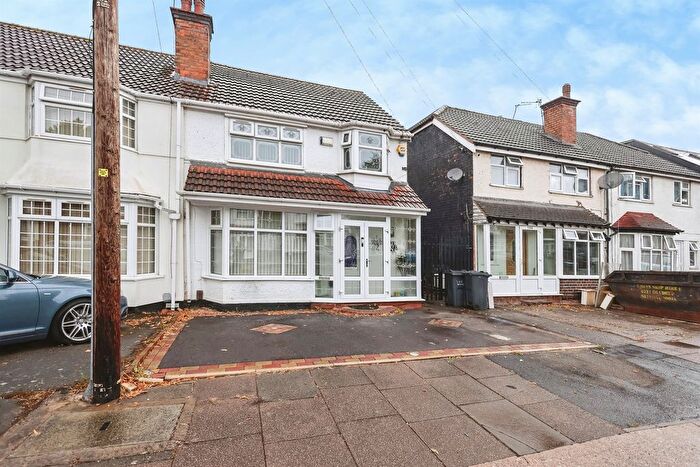 3 Bedroom Semi Detached House For Sale In Tetley Road, Birmingham, B11
