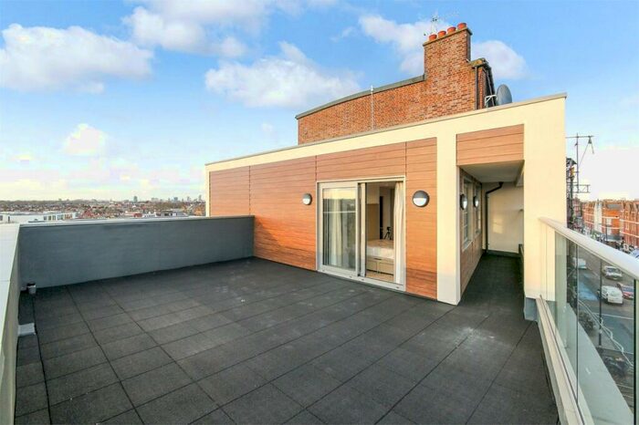 3 Bedroom Apartment To Rent In Hexagon Court, London, SW12