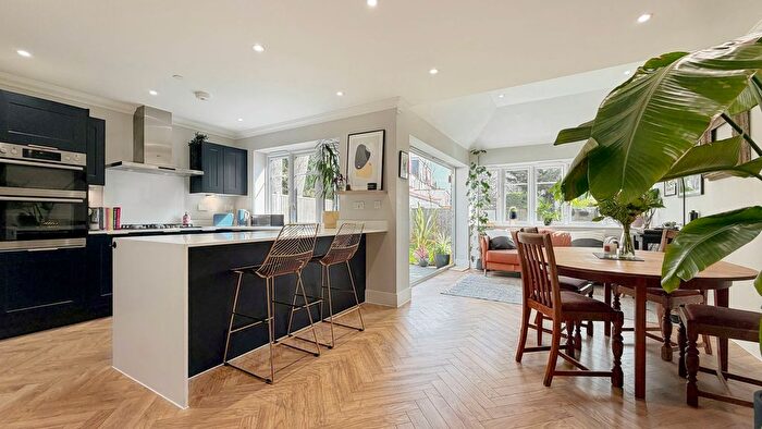 4 Bedroom Semi-detached House For Sale In Pollards Hill South, London, SW16