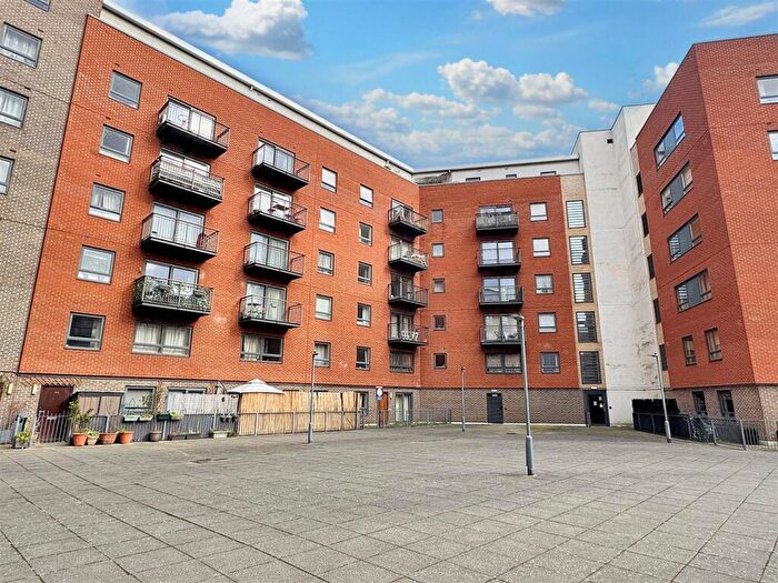 1 Bedroom Apartment For Sale In Cam Road, London, E15