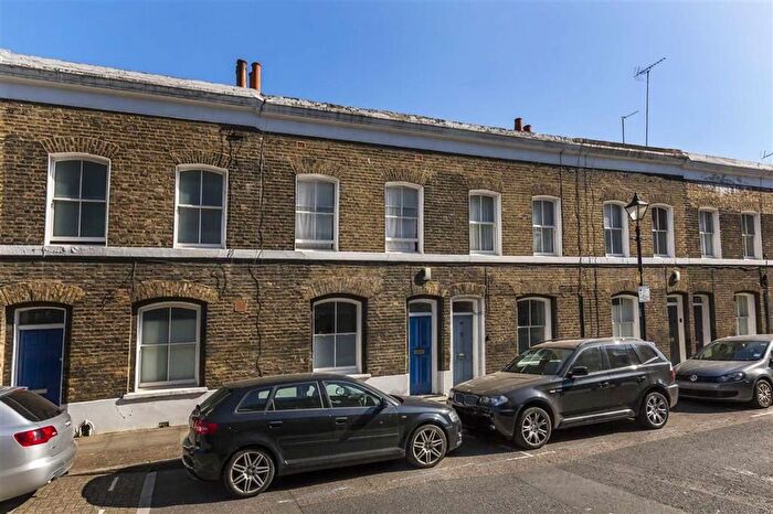 2 Bedroom Property To Rent In Wellington Row, Jesus Green, E2