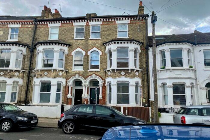 3 Bedroom Flat To Rent In Lavender Sweep, Clapham Junction, SW11
