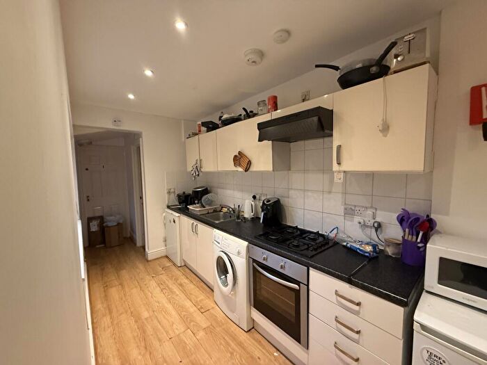 3 Bedroom Terraced House To Rent In Trollope Street - Three Double Bedrooms, LN5