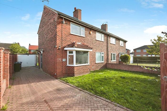 3 Bedroom Semi-Detached House For Sale In Locksley Drive, Thurcroft, Rotherham, S66