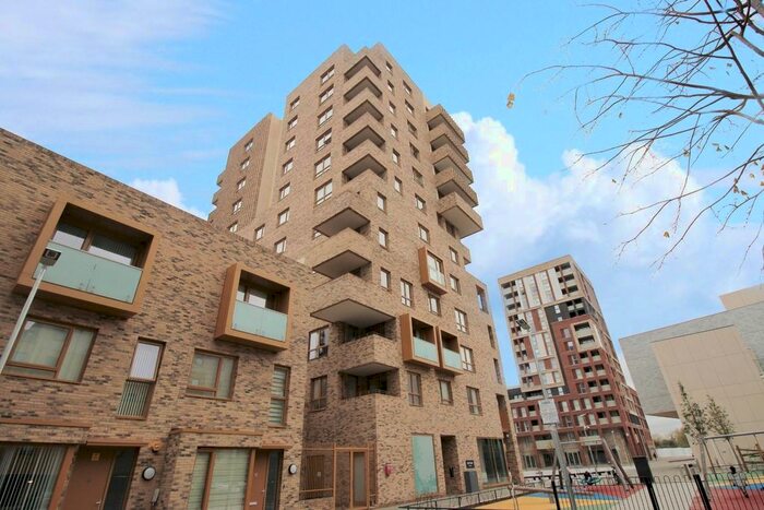 3 Bedroom Flat To Rent In Tavy Bridge, London, SE2