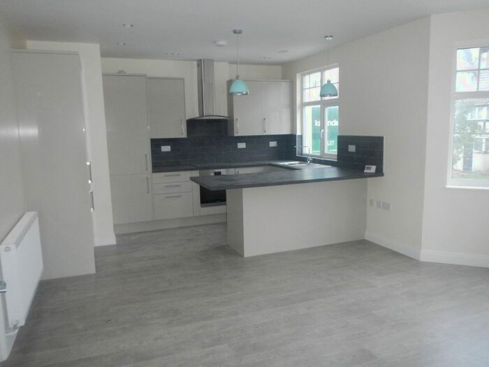 2 Bedroom Flat To Rent In Mayfield Road, Sanderstead, South Croydon, CR2