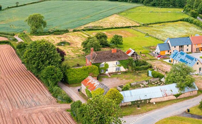 6 Bedroom Farm House For Sale In Woonton, HR3