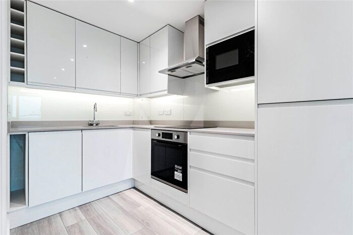 1 Bedroom Flat To Rent In Reed House, Wimbledon, London, SW19