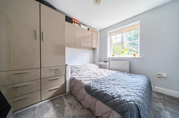 2 Bedroom Flat To Rent In Bassett Wood Road, Bassett, Southampton, Hampshire, SO16