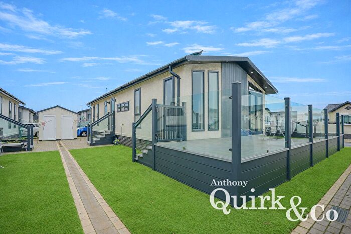 2 Bedroom Mobile/park Home For Sale In Jack King Drive, Canvey Island, SS8